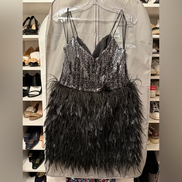 Mac Duggal Elegant Black Mini Dress- size 8 - Picture 3 of 8